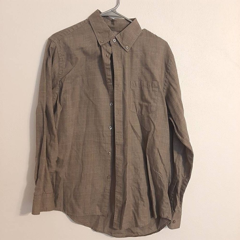 Van Heusen medium 15-15 1/2 long sleeve plaid shirt